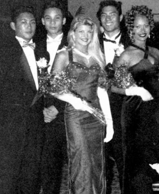Illustration for article titled We're Suckers For Random Celebrity Prom Pictures